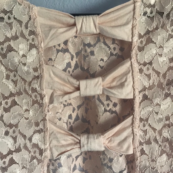 Lace Charlotte Russe Crop Top - Picture 4 of 4